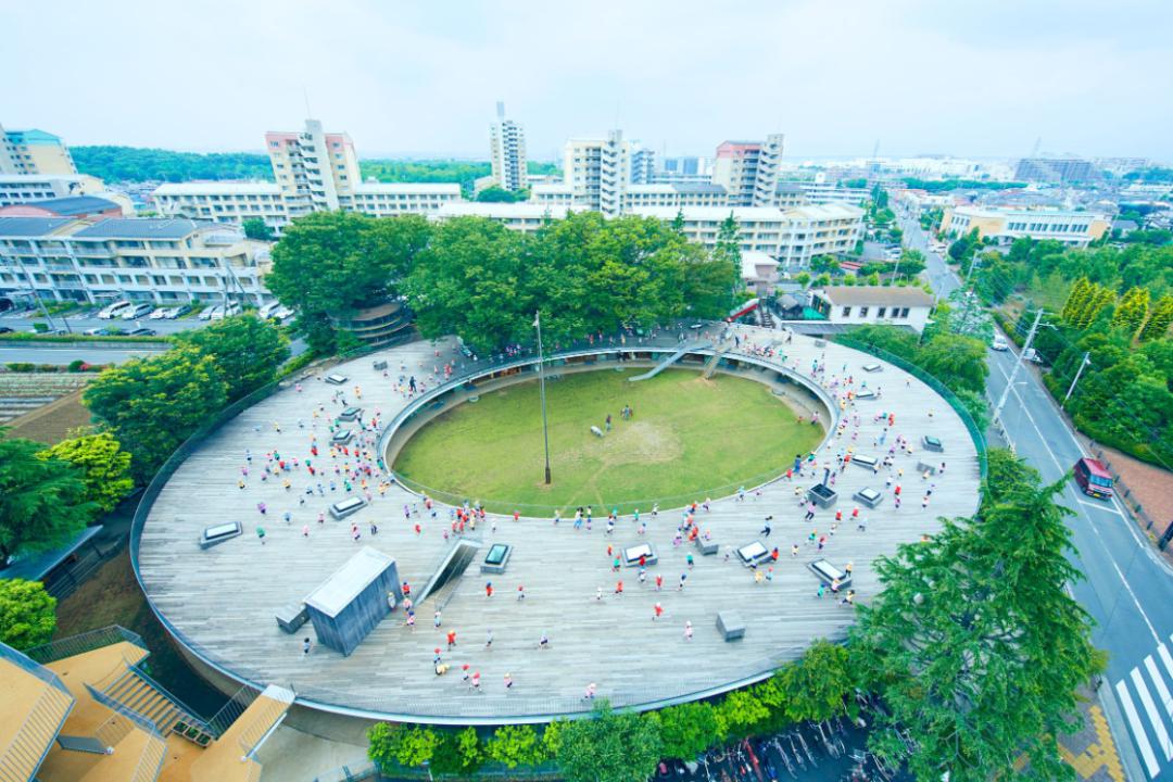 極簡(jiǎn)設(shè)計(jì)的幼兒園成為孩子釋放天性的樂(lè)園