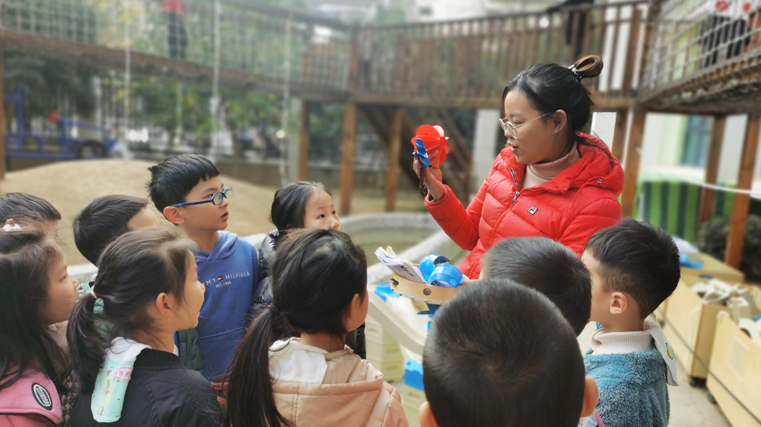 幼兒沙水游戲中深度學(xué)習(xí)環(huán)境的創(chuàng)設(shè)